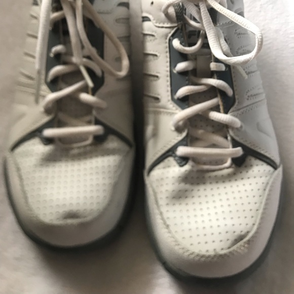 Fila brand women's tennis shoes white and gray size # 10 in good condition - Picture 2 of 11
